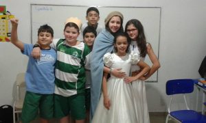 “História meio ao contrário”